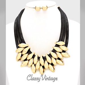 Gold Maquette leaf cluster necklace